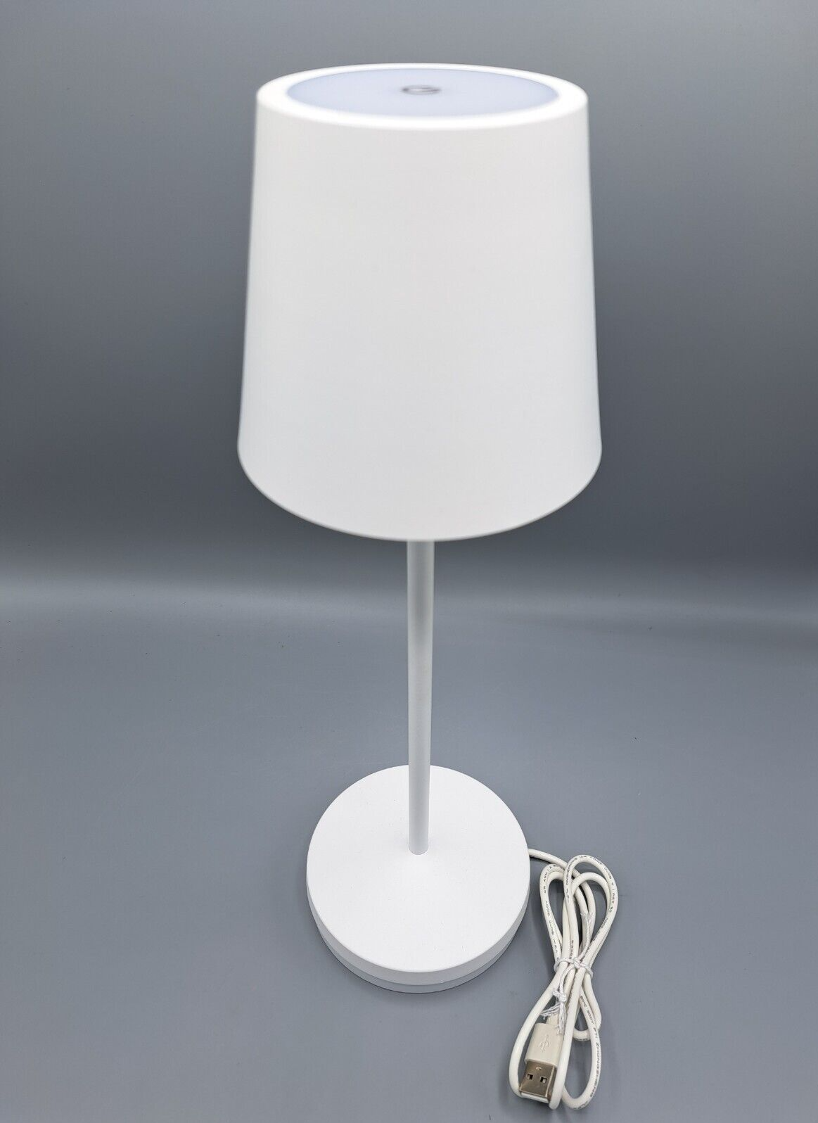 B-Ware LED Akku-Tischlampe mit Ladestation 3 Helligkeitsstufen in- & outdoorgeei